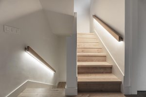 Habillage des marches en bois et main courante en bois